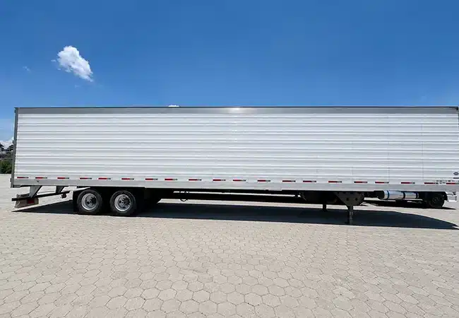 Camión de transporte refrigerado para mercancía con temperatura controlada