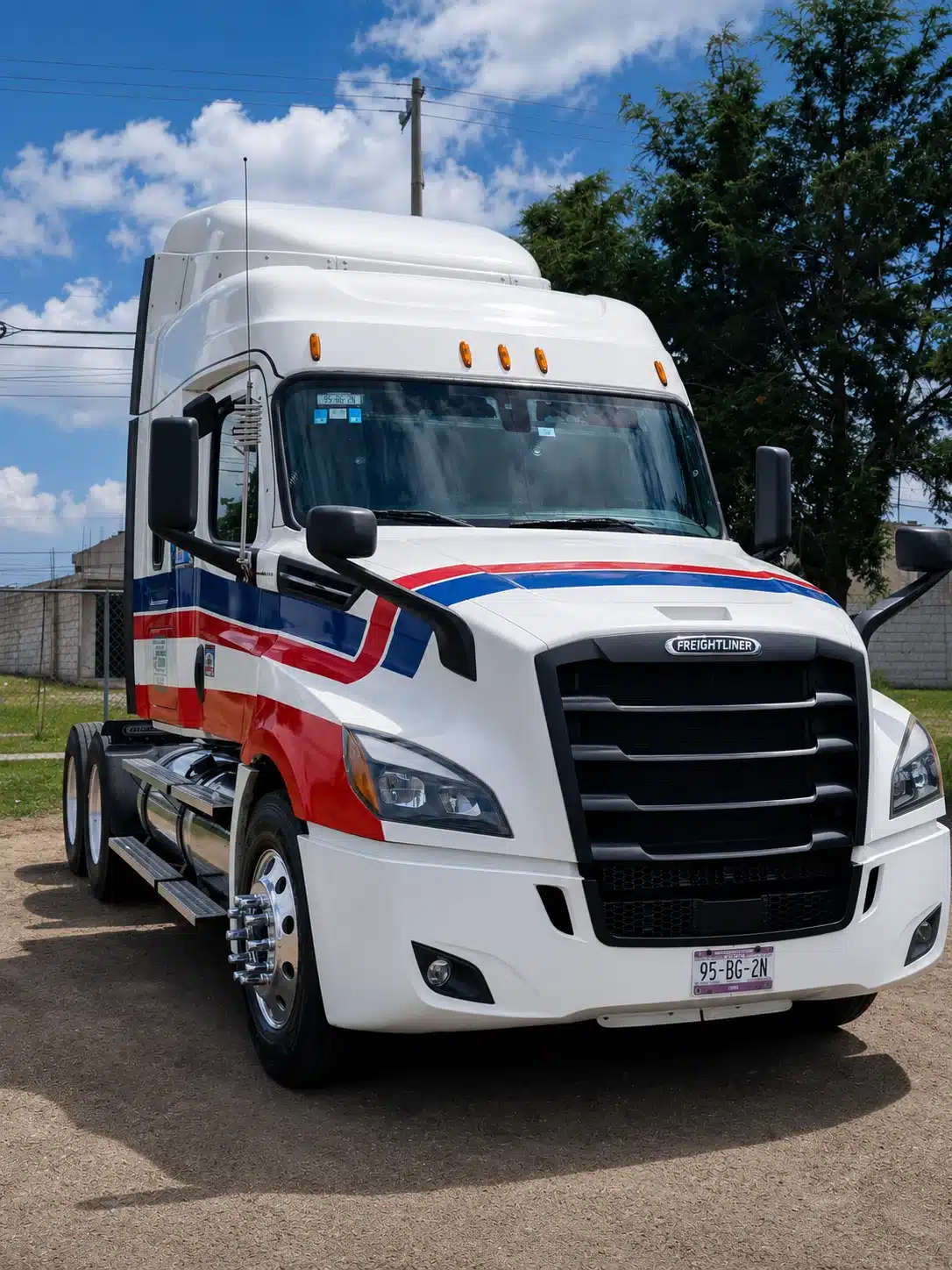 freightliner-transporte-carga-nacional-puebla Tractocamión Freightliner para transporte de carga nacional desde Puebla